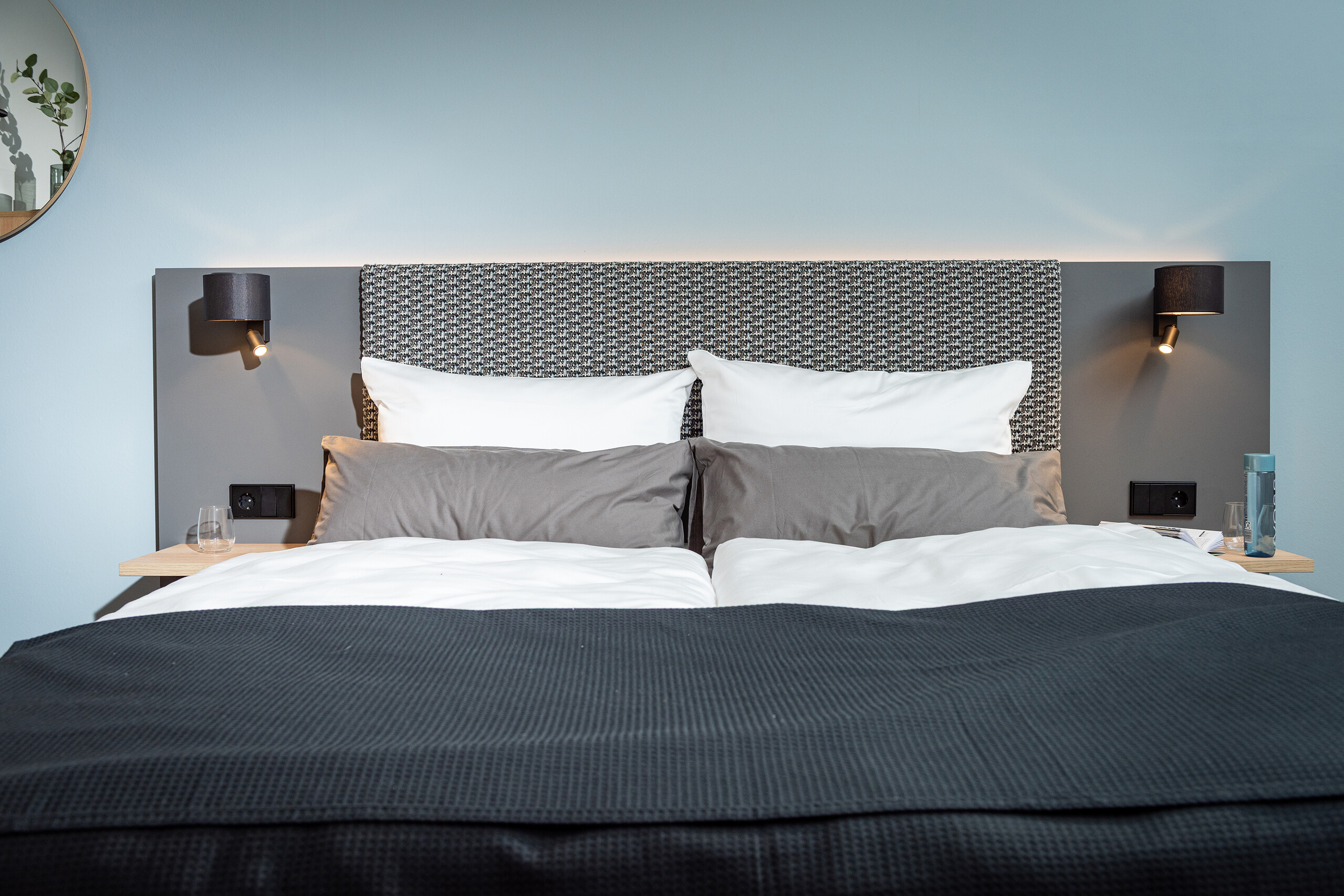 Ulmrich-Showroom-Beleuchtung-Bettkopfteil